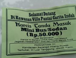 Di Kawasan Villa Pantai Carita Indah Lakukan Tarif Parkir Mobil Dan Motor Terlalu Mencekik