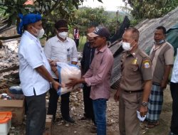 Ditinggal Pemiliknya, Satu Rumah Rata Jadi Abu