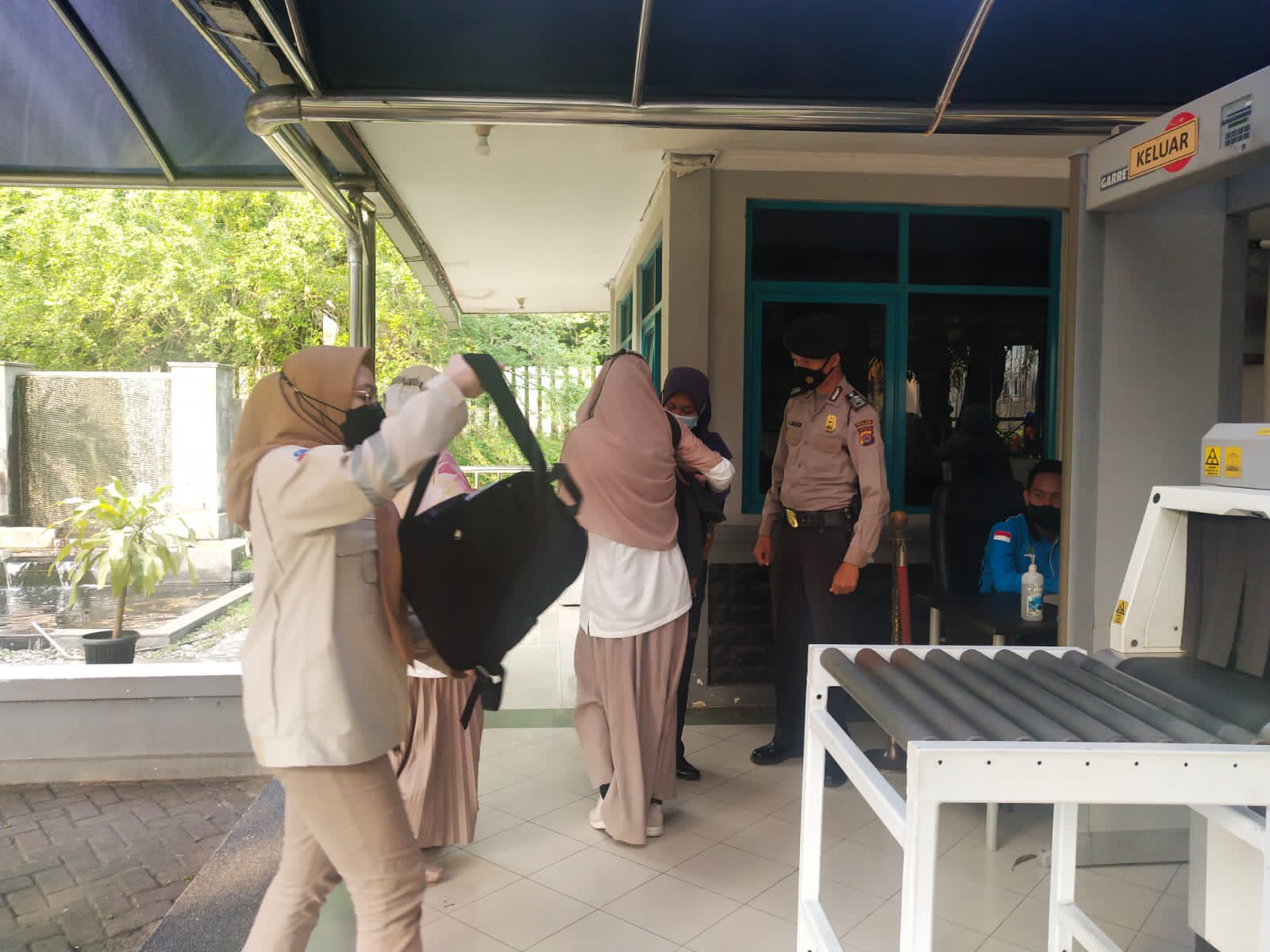 Pastikan Situasi Kondusif, Personel Ditpamobvit Polda Banten Lakukan Patroli di PT Indonesia Power Suralaya
