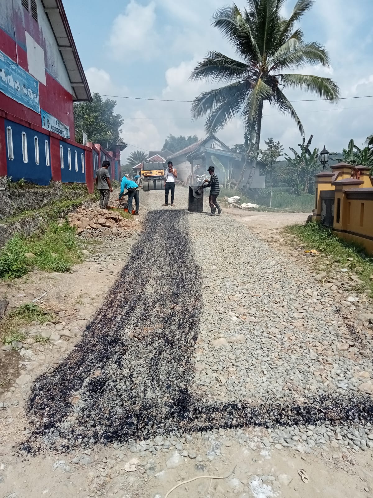 Poros Jalan Desa Margawangi Akan Menggunakan Lapen