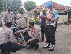 Kapolsek Warunggunung Melaksanakan pengecekan Randis dan Senpi Personil