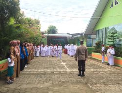 Jadi Pembina Upacara, Bhabinkamtibmas Polsek Somba Opu Sampaikan Ini Ke Siswa-Siswi SD