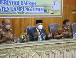 Wakil Bupati Lampung Timur Azwar Hadi Memberi Sambutan Dalam acara Pengambilan Sumpah dan Pelantikan Pejabat Administrasi ke Penjabat Fungsional di Lingkungan