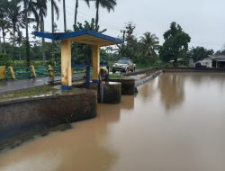 Personil Polsek Melaksanakan pengecekan Debit Air di situ Cilembun Desa Selaraja Kecamatan warunggunung