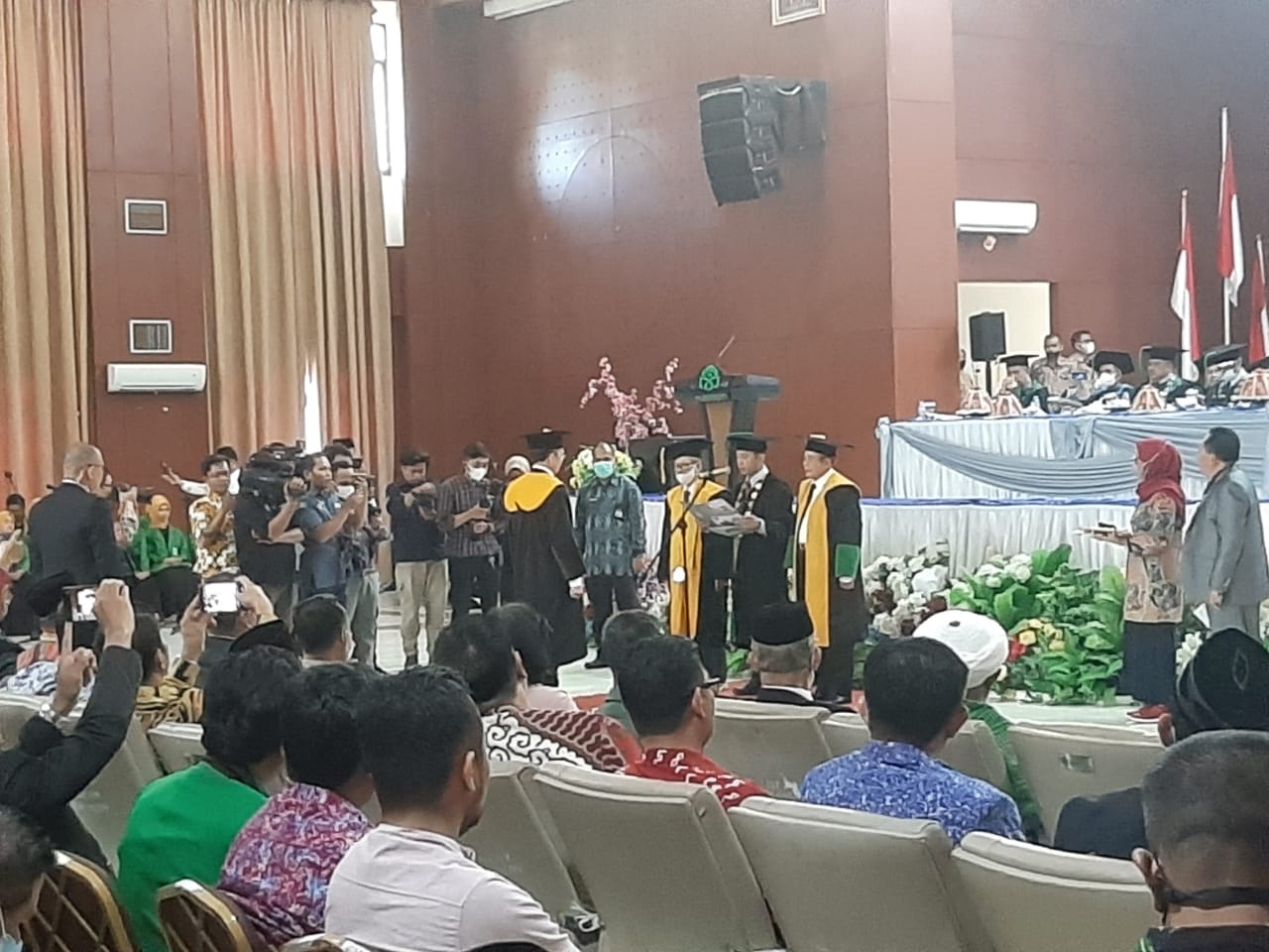 Kapolsek Somba Opu Mewakili Kapolres Gowa Hadiri Pengukuhan Guru Besar Tetap UIN Di Gedung Auditorium Kampus UIN Samata