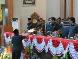 Bupati Lampung Timur, M. Dawam Rahardjo hadiri Rapat Paripurna DPRD.