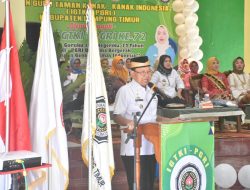 Bupati Lampung Timur M. Dawam Rahardjo Memberi Sambutan Dalam Acara Tasyakuran Memperingati HUT ke-72 Ikatan Guru Tamana Kanak-kanak Indonesia ( IGTKI-PGRI) di Balai Desa Sribhawono