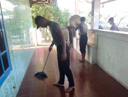 Personil Polsek warunggunung Polres Lebak Bersama Siswa Latja SPN Mandalawangi Giat korve di Masjid Jami Ar Rahman