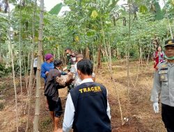 Telah terjadi Gantung diri 1 (satu) orang Warga  Desa Pangkalan Kec. Cikidang Kab Sukabumi .   