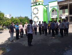 Bakti Religi, Personel Polsek Pallangga Gelar Bersih-Bersih di Masjid Jelang Hari Bhayangkara