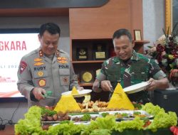 Beri Kejutan HUT Bhayangkara Ke 76 , Danrem 064/MY bersama Pimpinan Staf Korem Sambangi Markas Polda Banten