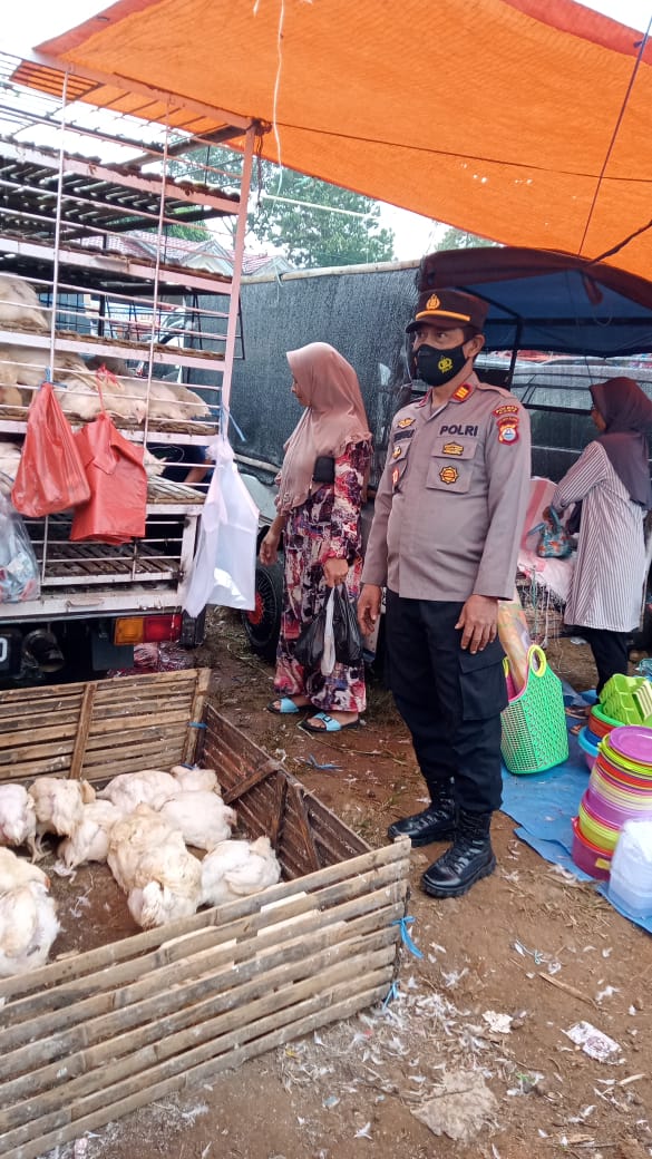 Jelang Idul Adha, Kapolsek Tombolopao Kunjungi Pasar Tradisional, Ini Yang Dilakukan