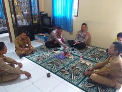 Jalin Silahturahmi Kapolsek Bayah Polres Lebak Sambangi Kantor Desa Cidikit dan “Ajak Yuk Ngopi Wae”