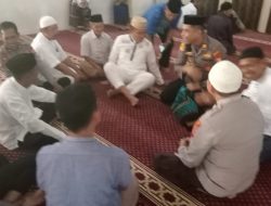 Lewat Safari Jumat, Kapolsek Bajeng Perkenalkan Diri Ke Tomas dan Toga Sebagai Pejabat Baru