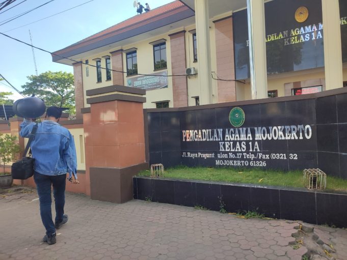 Ada Orang Ketiga, Jadi Salah Satu Sebab Munculnya Ribuan Janda Baru di Mojokerto   