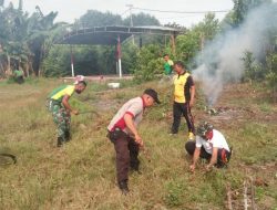 Sambut HUT RI Ke-77, TNI-Polri Bersama Warga di Gowa Gelar Kerja Bakti