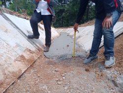 PEMASANGAN PRECAST PROYEK IRIGASI SEKUNDER WAY UMPU DI BANJIT WAJIB DI BONGKAR