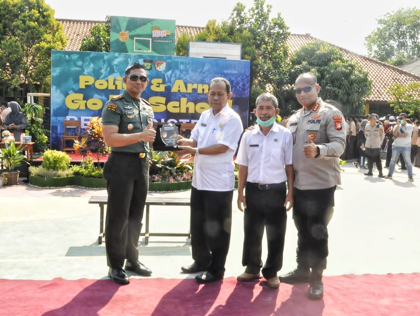 Dandim Bersama Kapolres Metro Bekasi Tanamkan Materi Pada Siswa Siswi SMAN 1 Cikarang Pusat