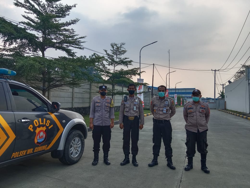 Personil Piket Polsek Warunggunung Melaksanakan Kegiatan Patroli pada saat menjelang Petang diwilayah Hukum Polsek Warunggunung