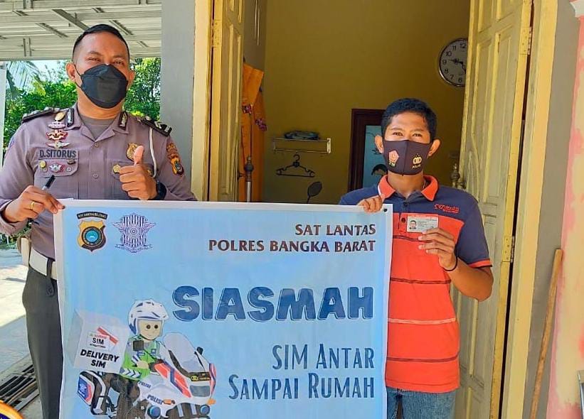 Programkan SIASMAH (SIM ANTAR SAMPAI RUMAH) serta himbauan mengajak Vaksin Covid 19 Satlantas Bangka Barat