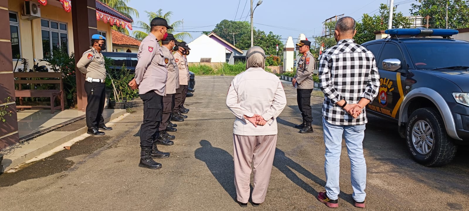 Kapolsek Warunggunung Pimpin Pelaksanaan Apel Pagi