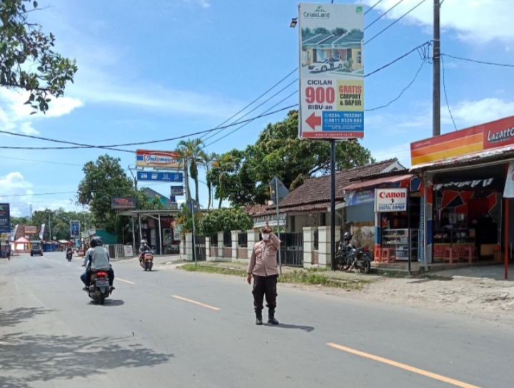 Melaksanakan protap pagi Personil Polsek Warunggunung Polres Lebak Melaksanakan Pengaturan Lalu Lintas .