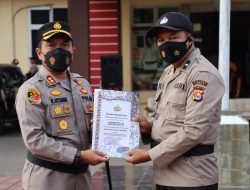 Kapolres Lebak berikan Penghargaan Best Police Of The Month kepada dua Personil Polres Lebak