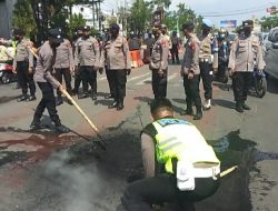 Demo Usai Personil Polres Gowa Padamkan Ban Bekas Yang di Bakar Pendemo