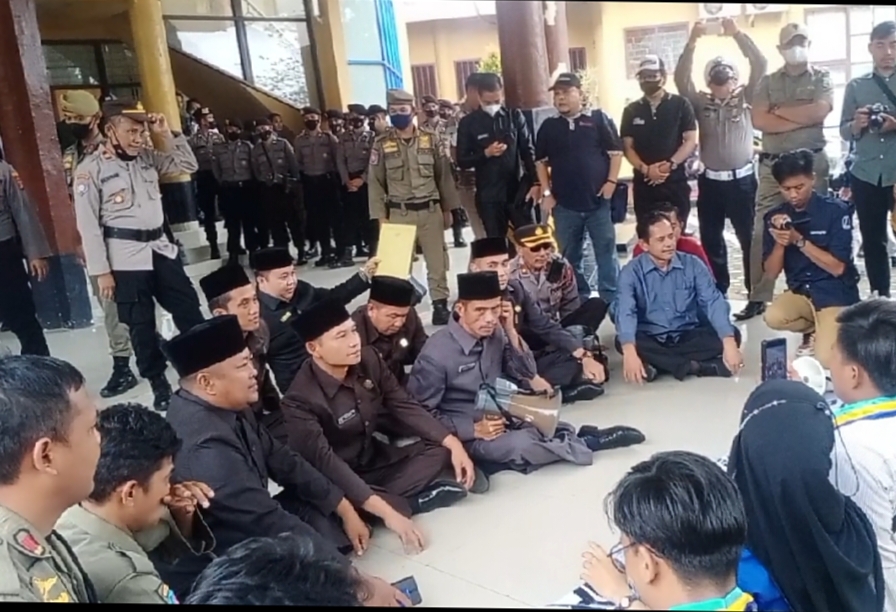 Mahasiswa PMII Geruduk Dprd 