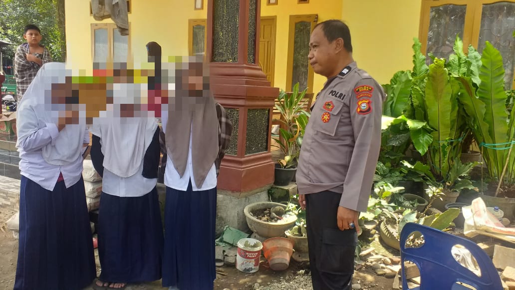 Temukan Pelajar Bolos Sekolah, Bhabinkamtibmas Kelurahan Mata Allo Gowa Berikan Himbauan