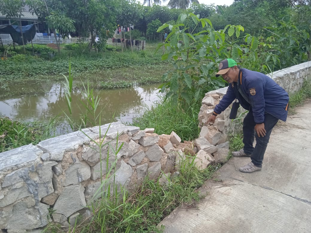 TPT Yang Rusak Parah Di Wilayah Desa Pantai Harapan Jaya Pemkab Bekasi Harap Di Perbaiki Kembali