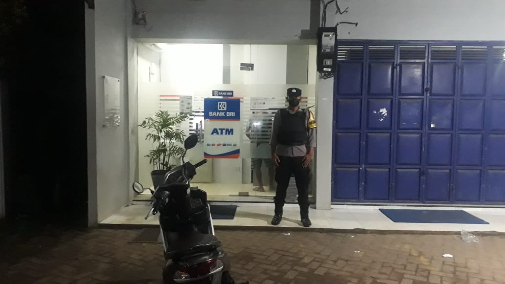 Personil Polsek warunggunung Polres Lebak Giat Patroli Waralaba dan obyekvital untuk Antisipasi 3 C ( Curas,Curat dan Curanmor ) di Wilayah kecamatan Warunggunung