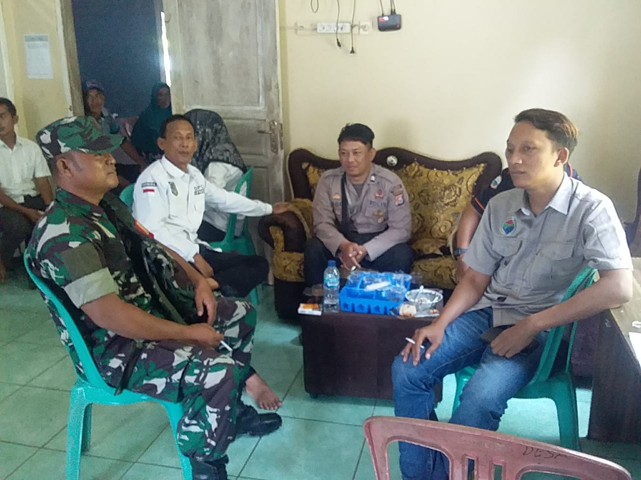 Anggota Polsek Leuwidamar Polres Lebak Laksanakan Program Kapolres Lebak “Mapag Semah