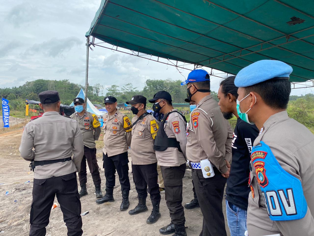 Pengamanan Motocross Grasstrack di Sirkuit Air Lentung desa Pangkal Beras bersama POLRES Bangka Barat