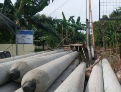 Dikeluhkan Warga Sekitar,Proyek Yang Bernilai 2,2 M Depan Desa Pantai Mekar