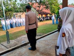 *Polsek Leuwidamar Polres Lebak Menjadi Pembina Upacara di SMKN1 Leuwidamar*