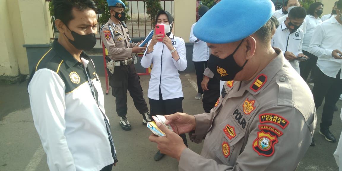 Tegakkan Disiplin, Sie Propam Lakukan Pemeriksaan Kelengkapan Pribadi Personil Polres Gowa