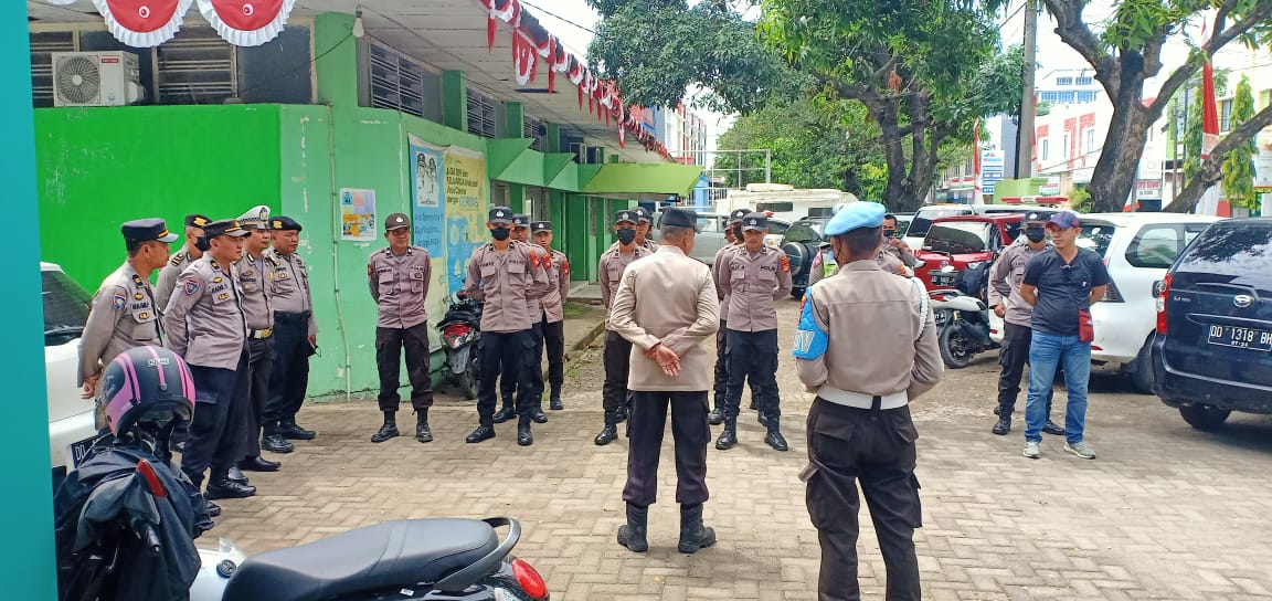 Kapolsek Somba Opu pimpin apel pengamanan unjuk rasa di kantor dinas kesehatan Kab Gowa