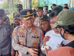 Wartawan se-Jabotabek Datangi DPRD Karawang ,Desak Bupati dan APH Usut Tuntas,Tangkap dan Pecat Oknum PNS Penganiaya 2 Wartawan Karawang