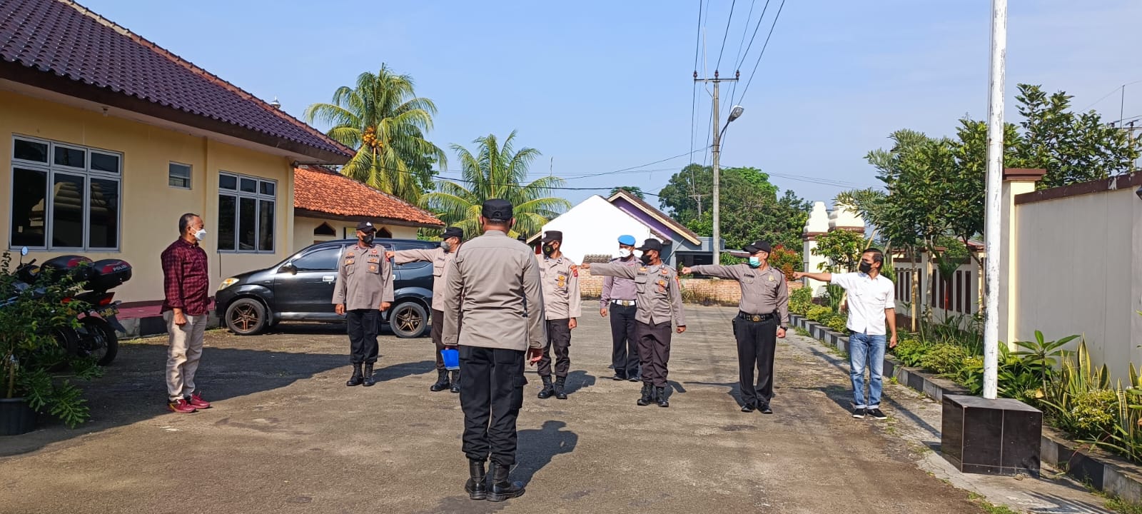 Rutinitas Pagi Personil Polsek Warunggunung Melaksanakan Apel Pagi