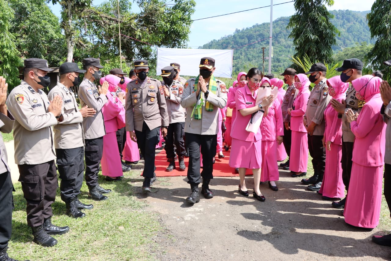 Kapolres Bersama Ketua Bhayangkari Cab. Gowa Kunjungan Kerja Ke Polsek Bungaya, Ini Yang Disampaikan