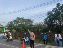 Personil Polsek Warunggunung Polres Lebak Melaksanakan strong point di SMK MHI Warunggunung.