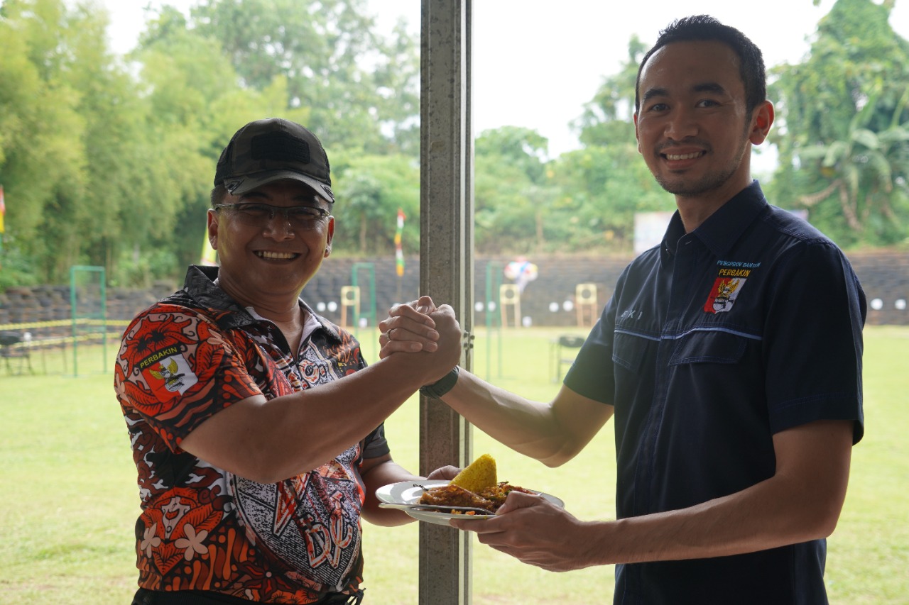 Sambut HUT TNI ke-77, Danrem 064/MY Buka Lomba Menembak Hingga Resmikan Mushola di Yonif 320/BP