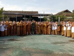 Dandim 0603 Lebak Pimpin Upacara Bendera Di SMKN 1 Rangkasbitung