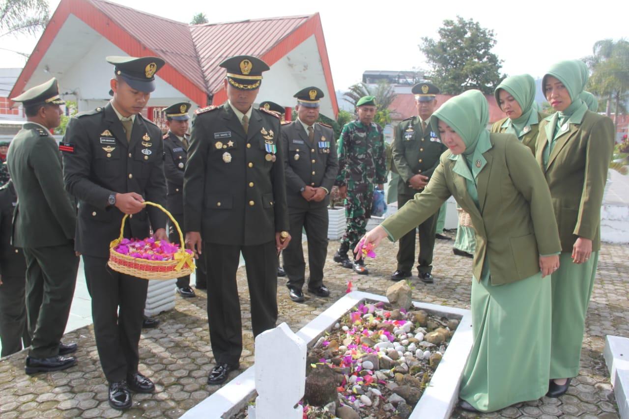 HUT TNI Ke 77 Tahun Dandim Pimpin Ziarah di TMP.