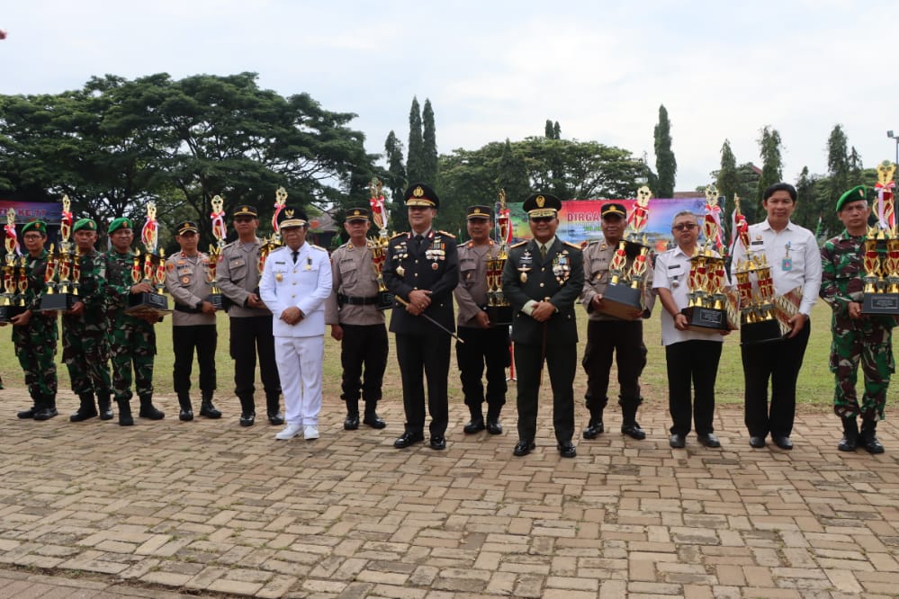 Kapolres Lebak dampingi Kapolda Banten Hadiri Upacara HUT TNI ke-77 di Alun-alun Rangkasbitung