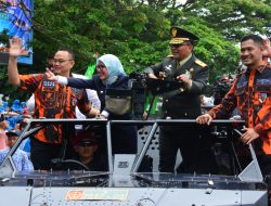 Momen, Brigjen TNI Tatang Subarna Dampingi Bupati Lebak Naik Kendaraan Taktis TNI