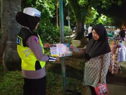 Operasi Zebra Maung 2022, Sat Lantas Polres Lebak Bagikan Brosur Keselamatan kepada Warga Masyarakat