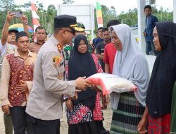 Kapolda Aceh Salurkan Puluhan Paket Bansos untuk Korban Banjir di Aceh Timur