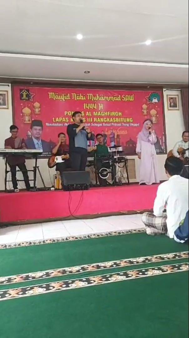 Latansana Band Bareng Napi Lapas Rangkasbitung kompak lantunkan sholawat rosul